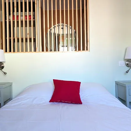 앙글르테르 호텔 2*